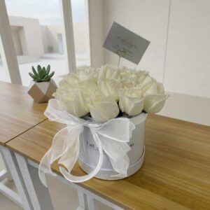 BOXW01-กล่องดอกกุหลาบขาว-โทนบริสุทธิ์-จัดในกล่องขาว-มินิมอล