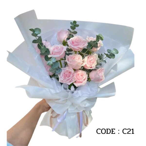 C21 กุหลาบนอก 11 ดอกแซมยูคา