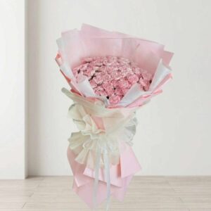 CAR03-ช่อคาร์เนชั่นชมพู-โทนหวาน-จัดพุ่มแน่น-ห่อชมพูพาสเทล