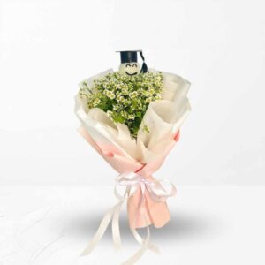 DAISY05-ช่อดอกเดซี่-ใส่หมวกรับปริญญา-โทนยินดี-ห่อครีมชมพู