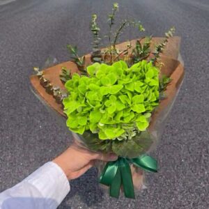 HY10-ช่อไฮเดรนเยียเขียว-แซมใบยูคา-ห่อคราฟท์-เซอร์