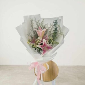 LI07-ช่อลิลลี่ชมพู-ห่อขาวมินิมอลโบว์ชมพู