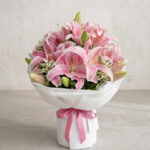 LI08-ช่อลิลลี่ชมพู-จัดพุ่มกลมแน่น-โทนสดใส-ห่อขาวสไตล์เกาหลี