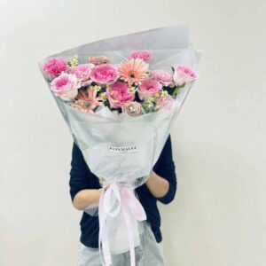 MP04-ช่อกุหลาบชมพู-เยอบีร่า-โทนชมพู-ห่อใส-สไตล์เกาหลี