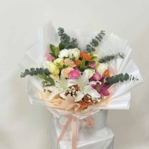 MPT11-ช่อลิลลี่ขาว-กุหลาบส้ม-โทนคัลเลอร์ฟูล-ห่อขาวมินิมอล