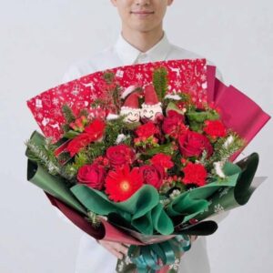 MR01-ช่อกุหลาบแดง-เยอบีร่า-โทนคริสต์มาส-ห่อเขียวแดง