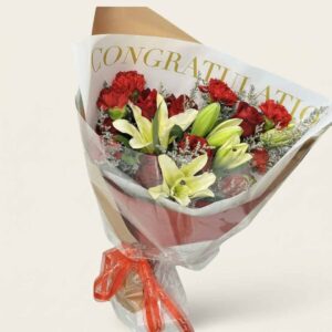 MR03-ช่อกุหลาบแดง-ลิลลี่ขาว-กระดาษใส-ตัวอักษรทอง