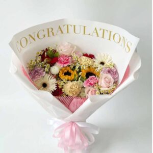 MY04-ช่อทานตะวัน-คาร์เนชั่น-โทนพาสเทล-ห่อขาวโบว์ชมพู