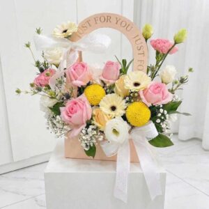 PHP01-กล่องถือดอกกุหลาบชมพู-ปอมปอม-โทนหวาน-จัดกล่องJUST-FOR-YOU