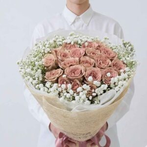 RE02-ช่อกุหลาบสีน้ำตาลตุ่น-Toffee-Roses-ประดับดอกยิปโซ-ห่อผ้ากระสอบ