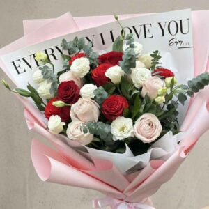 RM04-ช่อดอกกุหลาบมิกซ์สี-Mixed-Color-Roses-ประดับใบยูคาลิปตัส