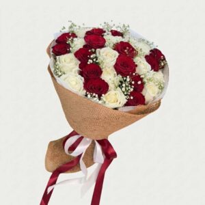 RM09-ช่อกุหลาบแดงสลับขาว-แซมยิปโซ-ทรงกลม-Rustic-Love-กระดาษคราฟท์