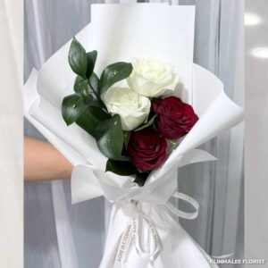 RM13-ช่อดอกกุหลาบ ขาว แดง ใบส้ม หรูหรา