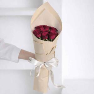 RR11-ช่อดอกกุหลาบแดงทรงสูง-ห่อกระดาษสีครีม-มินิมอลสไตล์