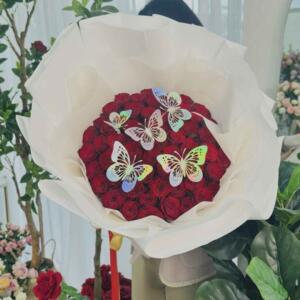 RR19-ช่อดอกกุหลาบสีแดง-50-ดอก-ประดับผีเสื้อ-Luxury-Style