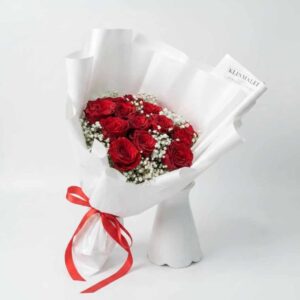 RR25-ช่อกุหลาบแดง-9ดอก-แซมยิปโซ-ทรงหัวใจ-True-Heart-บูเก้ขนาดกลาง