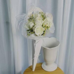 RW07-ช่อกุหลาบขาวมินิมอล ตกแต่งโบว์สีขาว