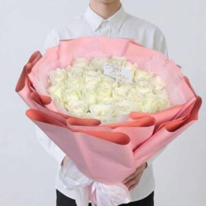RW12-ช่อกุหลาบขาวขนาดใหญ่ ห่อกระดาษสีชมพูพีช สวยหวานลงตัว