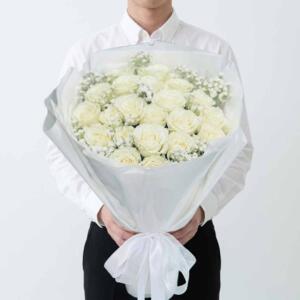 RW14-ช่อกุหลาบขาวช่อใหญ่ประดับยิปโซ ห่อกระดาษขาวขุ่นสไตล์โมเดิร์น