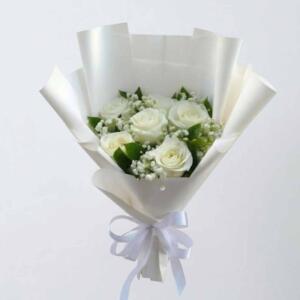 RW15-ช่อกุหลาบขาวทรงสูง สง่างาม พร้อมริบบิ้นผ้าซาตินสีขาวพรีเมียม