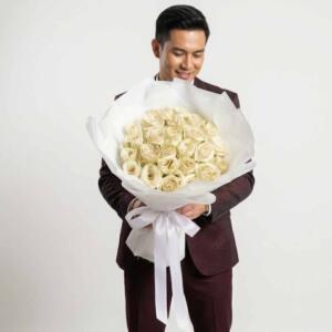 RW16-ช่อกุหลาบขาวสำหรับผู้ชาย มอบแสดงความยินดี สไตล์เรียบเท่
