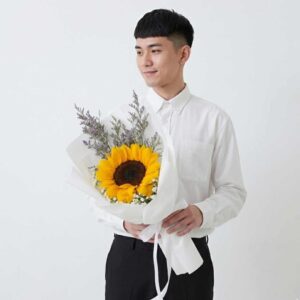 SUN02-a-ช่อดอกไม้ทานตะวัน-ขนาดกลาง-ห่อขาว-ส่งด่วน-แสดงความยินดี