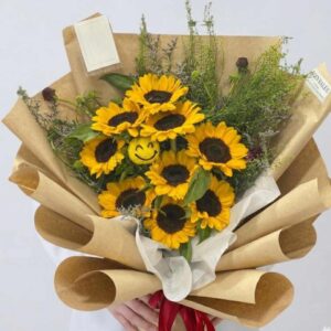 SUN08-ช่อทานตะวัน-ช่อใหญ่-กระดาษคราฟท์-ริบบิ้นแดง-ตกแต่งตุ๊กตายิ้ม-ปัจฉิม