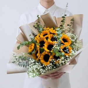 SUN10-ช่อทานตะวัน-ดอกใหญ่-ห่อสีน้ำตาลอ่อน-ประดับดอกแคสเปีย-ของขวัญรับปริญญา