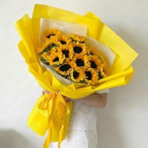 SUN15-ช่อทานตะวัน-สีเหลืองสดใส-ห่อกระดาษเหลือง-พลังบวก-แสดงความยินดี