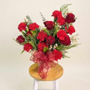 VASEMOR01-แจกันกุหลาบแดง-คาร์เนชั่น-โทนแดงเขียว-ทรงพุ่มกระจาย