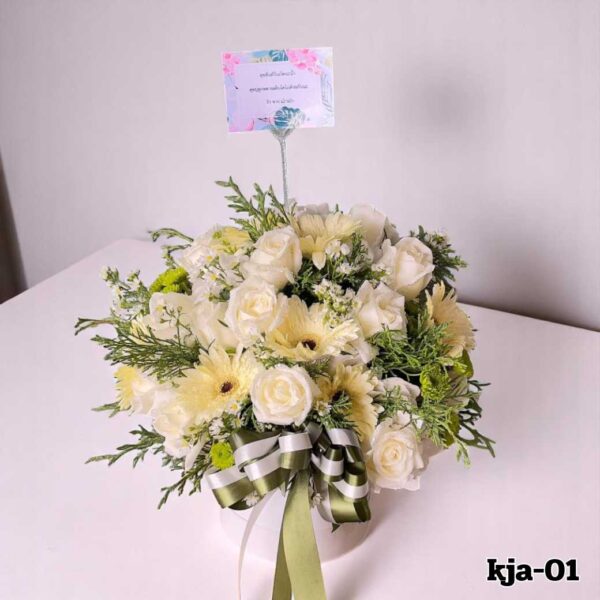kja-01-กล่องดอกไม้สด เยอบิร่า กุหลาบขาว