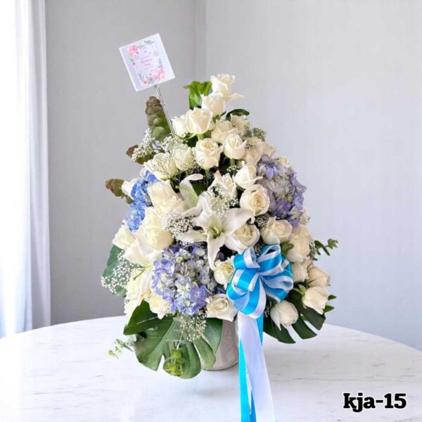 kja-15-แจกันดอกไม้สด สีขาว