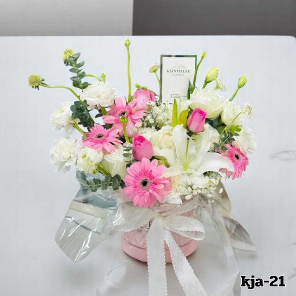 kja-21-ถังดอกไม้ โทนชมพู ขาว เยอบิร่า
