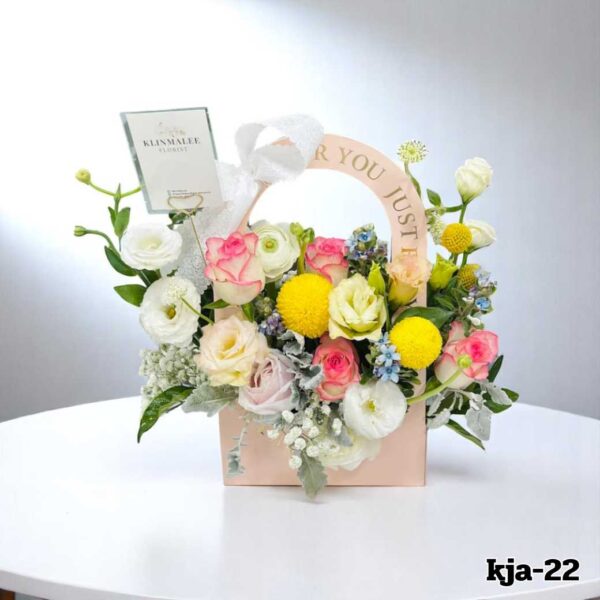 kja-22-กล่องดอกไม้หิ้ว โทนชมพูพีช ขาว