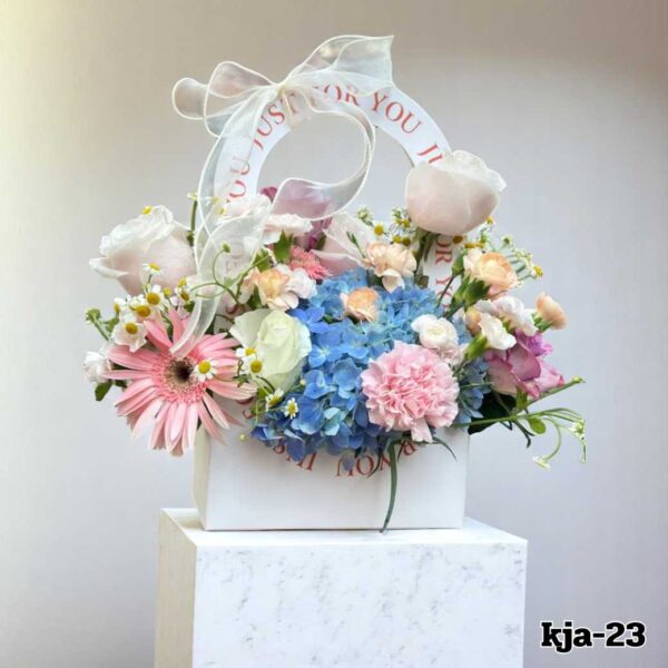 kja-23-กล่องดอกไม้หิ้ว โทนชมพูพีช ดอกไฮเดรนเยีย