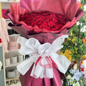 r83 ช่อดอกกุหลาบแดง 100 ดอก