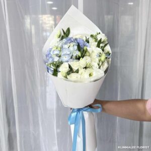 HY19 ช่อดอกไฮเดรนเยียน้ำเงิน กุหลาบไลเซนทรัสขาว