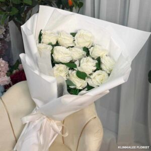 PW01-[ดอกไม้ประดิษฐ์]-ช่อดอกกุหลาบขาว ห่อขาว